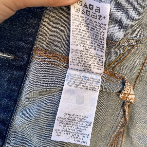 Sale ☀️ Levi’s Women Classic Denim Jacket. Medium Wash. Size: Medium. - Picture 7 of 7